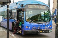 RS47511_63_eBus_-_2023-05-16_-_Electric_Bus_63rd_St_-03-scr